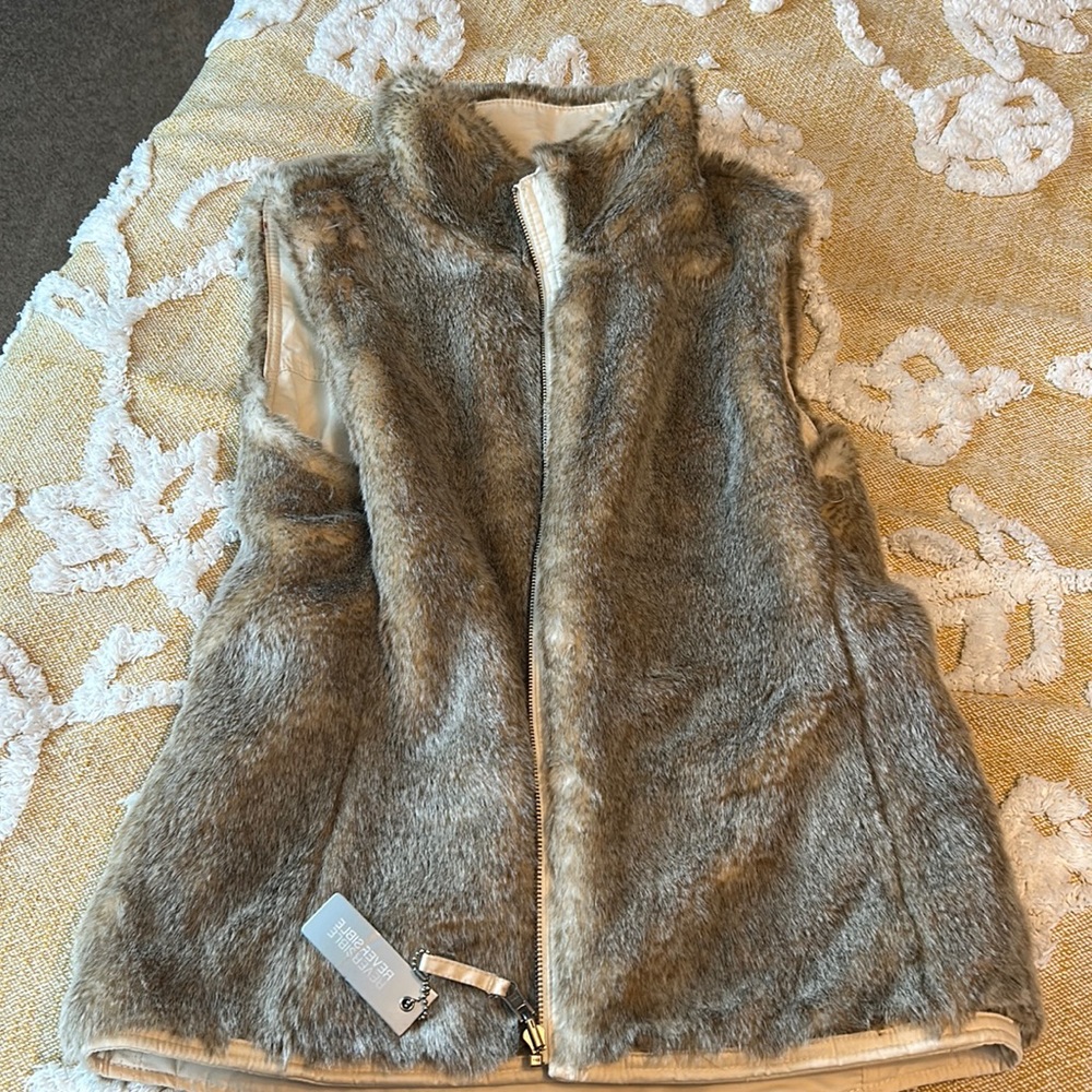 NWT reversible GAP faux fur vest STAINED